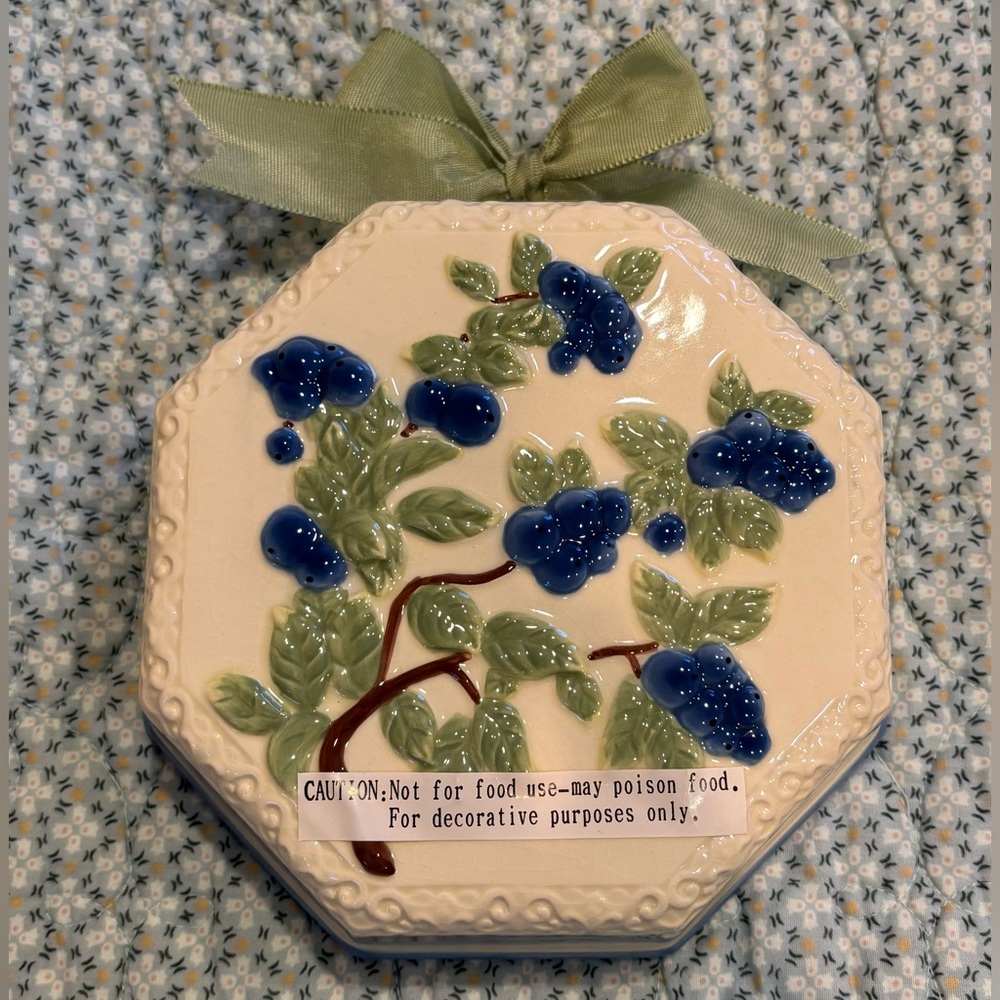Vintage Avon Blueberry Decorative Mold
